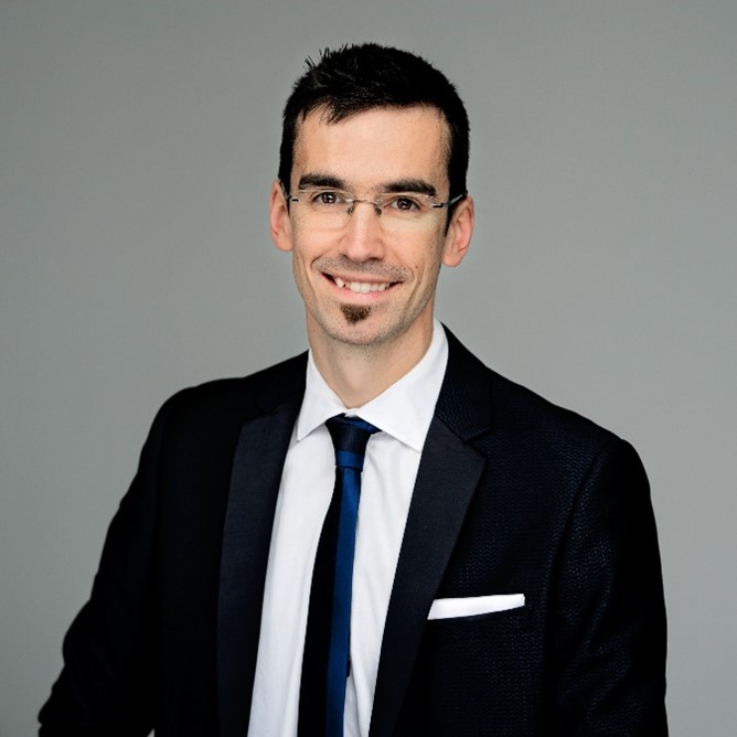 Dragan Tutic, PDG et fondateur d’Oneka Technologies, en veston-cravate.