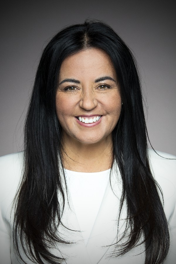 L’honorable Soraya Martinez Ferrada, Ministre du Tourisme et ministre responsable de l’Agence de développement économique du Canada pour les régions du Québec